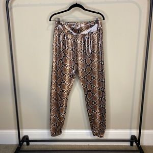 COMMANDO Faux Leather Snake Jogger